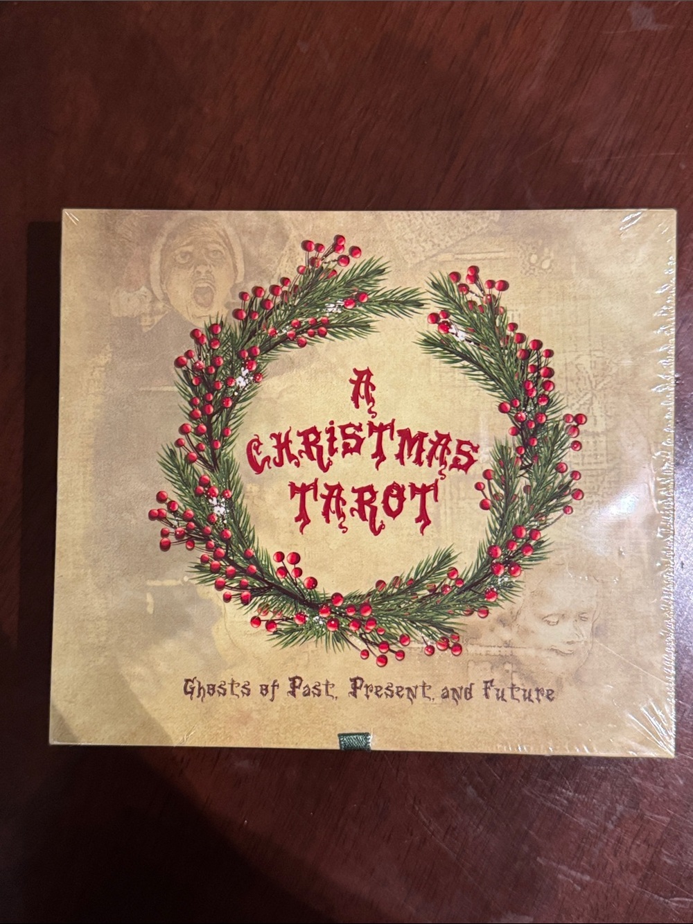 A Christmas Tarot Deck - Holiday Green & Red Tarot Cards